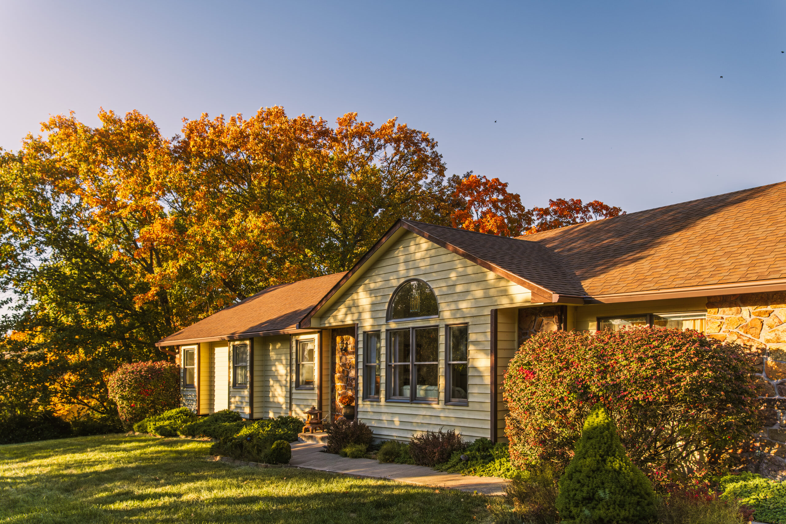 house with fall coloured leaves